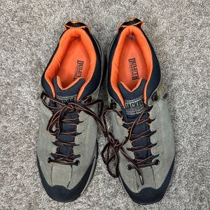 Duluth Trading Co Men's Black and Orange Athletic Shoes